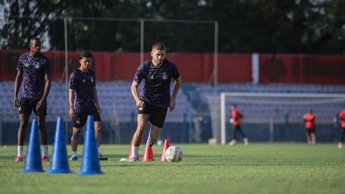 Majed Osman, pemain asal Lebanon saat berlatih bersama skuad Persik Kediri