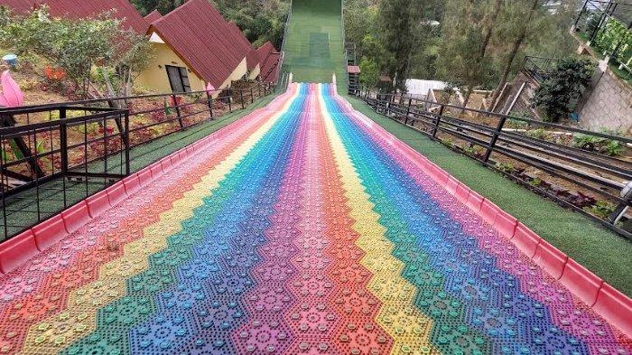 Seluncuran pelangi di The Nature Bromo.
