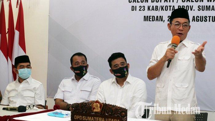 Sambutan ketua DPD Gerindra Sumut, Gus Irawan Pasaribu (kanan) disaksikan pasangan Bobby Nasution (dua kanan) dan Aulia Rahman (dua kiri) sesuai mengumumkan rekomendasi calon kepala daerah di Medan, Sabtu (22/8/2020). DPP Partai Gerindra resmi mengusung menantu Presiden Joko Widodo Bobby Nasution dan Aulia Rahman sebagai pasangan calon Wali Kota dan Wakil Wali Kota Medan pada pemilihan kepala daerah (Pilkada) serentak 2020.