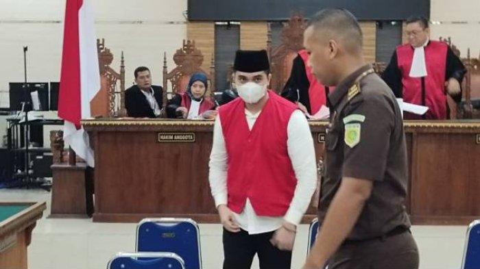 Eks Kasat Narkoba Polres Lampung AKP Andri Gustami menerima bayaran Rp 1,3 miliar mengawal sabu milik Fredy Pratama.