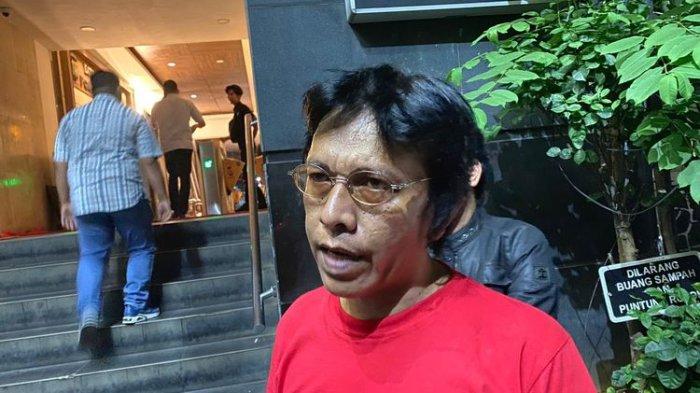 Anggota DPR RI Fraksi PDI-P Adian Napitupulu menyambangi Polda Metro Jaya, Kamis (22/8/2024) malam. 