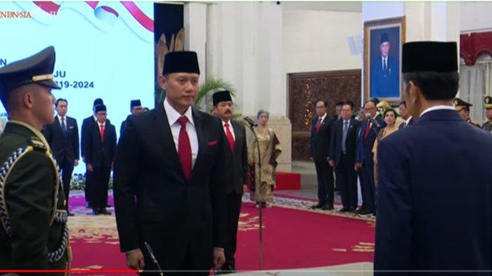 Agus Harimurti Yudhoyono (AHY) resmi dilantik sebagai Menteri Agraria dan Tata Ruang/Kepada Badan Pertanahan Nasional (ATR/BPN). Sementara, Hadi Tjahjanto sebagai Menteri Koordinator Bidang Politik, Hukum, dan Keamanan (Menko Polhukam). (Kompas TV)