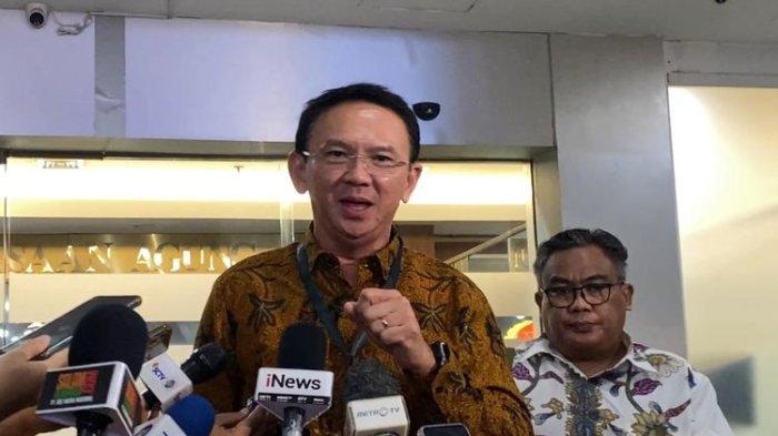 DIPERIKSA KEJAGUNG: Basuki Tjahaja Purnama alias Ahok usai diperiksa di Kejaksaan Agung, Jakarta, Kamis (13/3/2025). (Shela Octavia/Kompas.com)