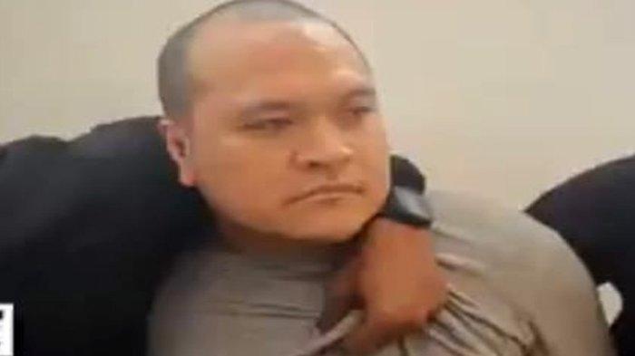 Aipda Nikson Pangaribuan alias Ucok (41) tega membunuh ibu kandungnya sendiri, Herlina Sianipar (61) di Cileungsi, Kabupaten Bogor, Jawa Barat, Minggu malam. (istimewa)