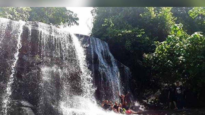 Air Terjun Pantai Salak, yang berada di Dusun Kwala Gemuk, Desa Namo Sialang, Kecamatan Batang Serangan, jadi destinasi incaran turis mancanegara.