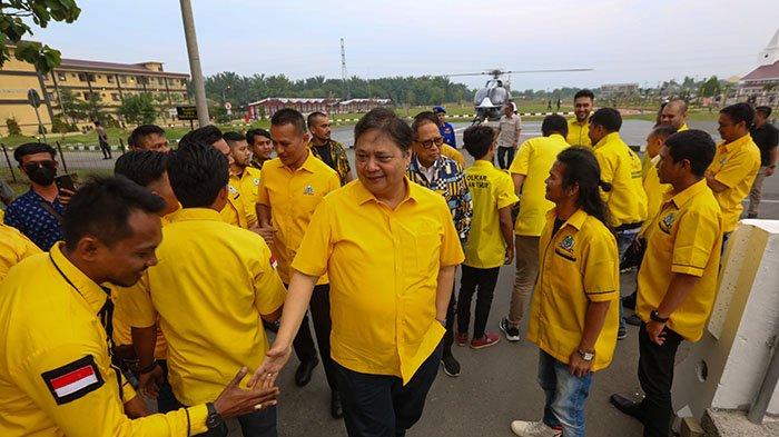 Ketua Umum DPP Partai Golkar, Airlangga Hartarto, saat menghadiri silaturahmi dengan Ketua DPD Partai Golkar se-kabupaten/kota di Sumut, Jumat (23/6/2023).