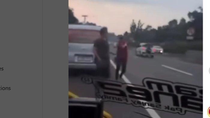 KOBOI DEPOK BERAKSI - Aksi koboi sopir mobil Daihatsu Gran Max menodongkan pistol kepada pengendara mobil lain di Tol Cipularang KM 95 arah Bandung, Sabtu (7/6/2025) sore, viral di media sosial.  Aksi koboi itu terekam di dashcam mobil korban, dan diketahui pelaku asal Cinere, Depok