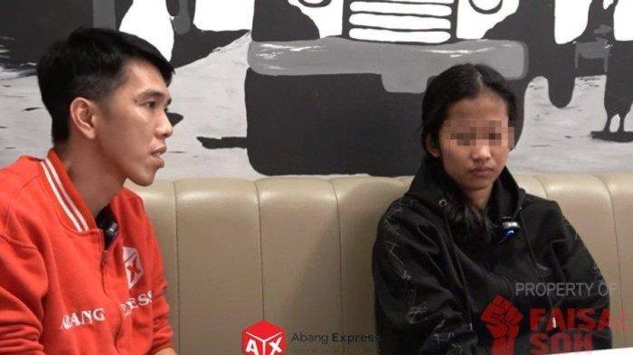 Aktivis pekerja migran Taiwan, Faisal Soh (kiri) mewawancarai remaja bernama Puput (kanan) penderita Pseudohermafroditisme. Puput awalnya terlahir sebagai laki-laki namun di usia remaja ia mengalami menstruasi layaknya perempuan