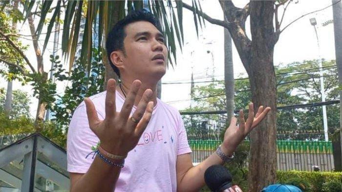 Aldi Taher sempat bikin heboh ketika menyatakan maju dalam Pemilihan Legislatif (Pileg). Aldi Taher bikin heboh karena berganti partai. 