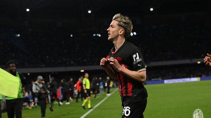 Alexis Saelemaekers yang berhasil menyumbang satu gol saat AC Milan melibas Napoli memberikan peringatan Ke publik bahwa I Rossoneri adalah juara Italia.