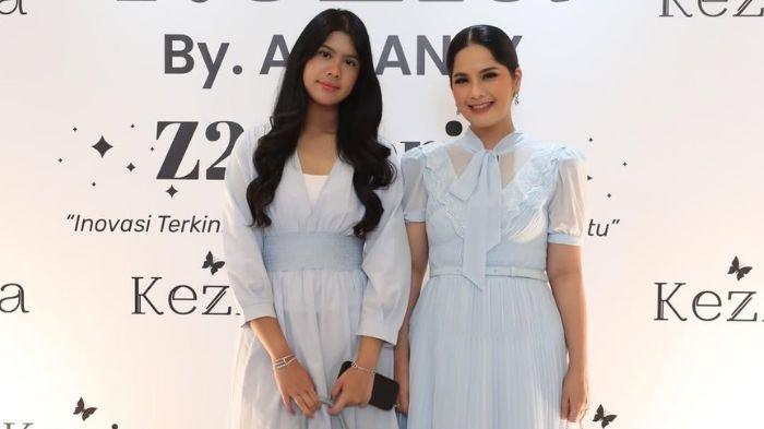 MODELING- Almira Tunggadewi Yudhoyono, cucu Presiden ke 6 RI yang juga merupakan putri tunggal Agus Harimurti Yudhoyono (AHY) kini tengah menekuni dunia modeling. Putri Annisa Pohan itu sekarang khursus bersama Kimmy Jayanti.