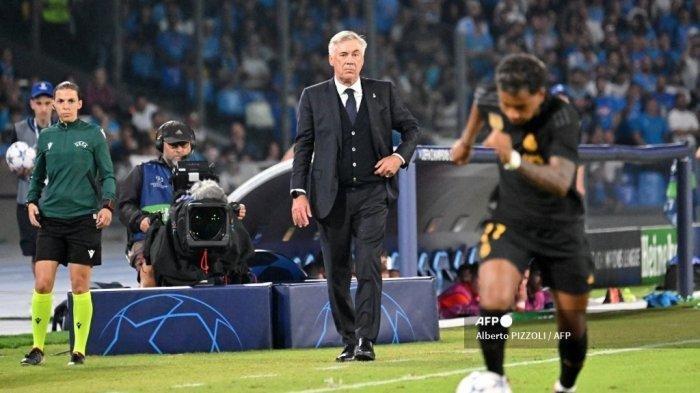 Reaksi pelatih Real Madrid asal Italia Carlo Ancelotti selama pertandingan sepak bola Grup C hari pertama Liga Champions UEFA hari ke-2 Napoli vs Real Madrid di stadion Diego Armando Maradona di Naples pada 3 Oktober 2023.