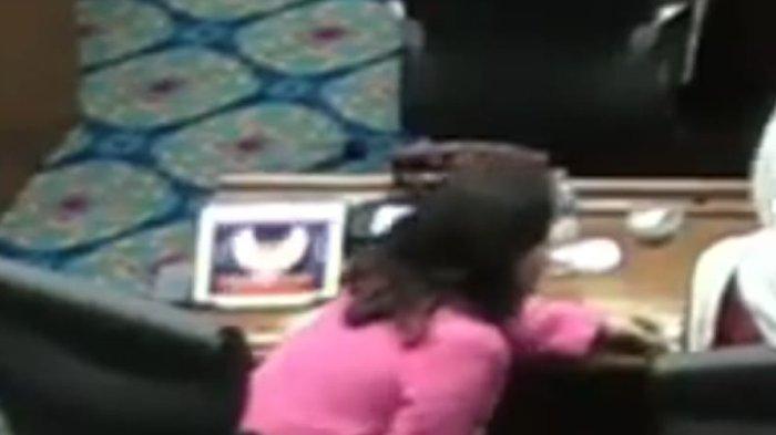 Anggota DPRD bernama Cinta Mega keciduk main game slot saat rapat paripurna, Kamis (20/7/2023).