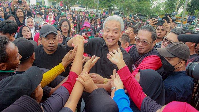 Antusiasme relawan BNBG tidak hanya terkait dengan keinginan untuk hidup sehat, tetapi juga untuk bertemu Ganjar dan melihat mantan gubernur Jateng dua periode itu secara dekat.