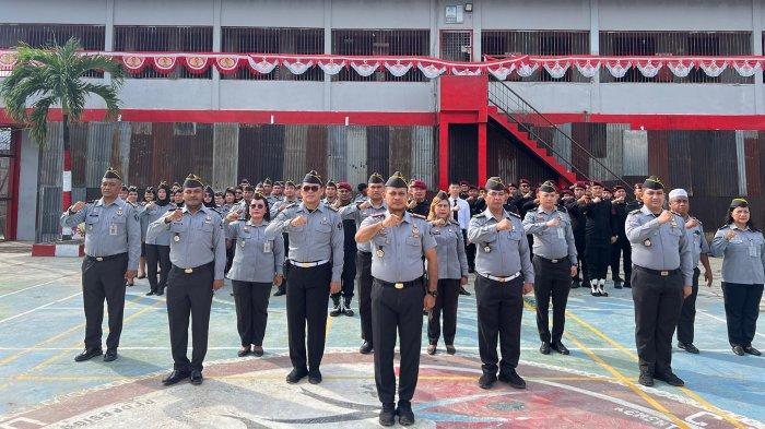 Dalam amanatnya, Sangapta Surbakti mengingatkan kepada seluruh pegawai untuk selalu bekerja dengan hati dan berhati-hati dalam menjalankan tugas.