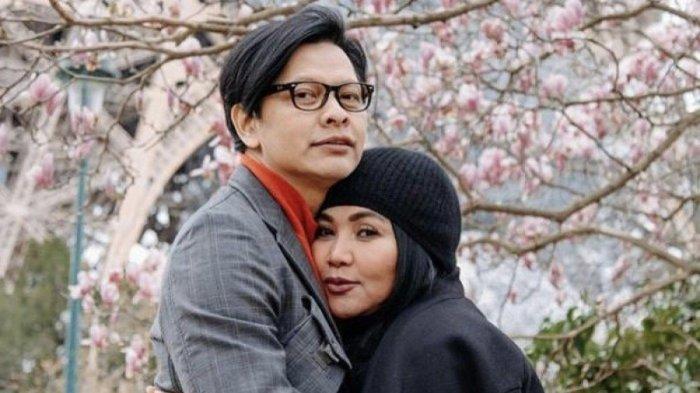 Armand Maulana dan istrinya Dewi Gita