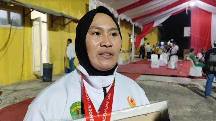 Atlet Gulat senior putri kelas 76 Kg yang berasal dari Kalimantan Timur (Kaltim), Dewi Ulfa (38) dan Kalimantan Selatan (Kalsel), Natrusnicu Roxana Andreea (35) resmi pensiun di PON XXI Aceh-Sumut 2024, Rabu (18/9/2024) malam.