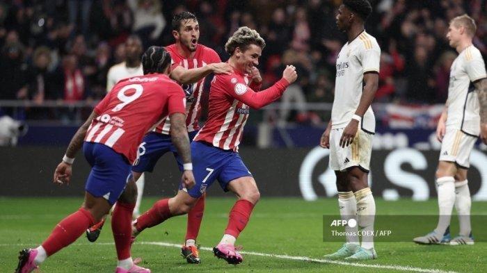 Penyerang Prancis Atletico Madrid #07 Antoine Griezmann (tengah)dkk
