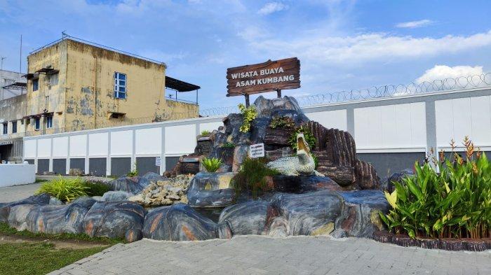 Bagian depan Penangkaran Buaya Asam Kumbang Medan