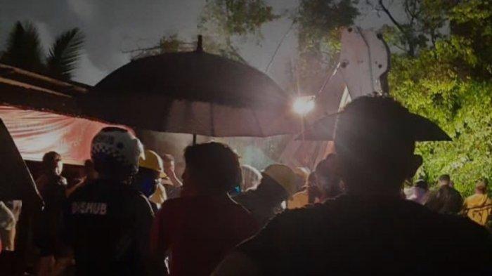 Banjir dan pohon tumbang yang terjadi di Kota Medan sejak pukul 18.00 hingga dini hari, Sabtu (22/6/2025). Hujan deras disertai angin kencang yang mengguyur kota Medan ini sudah terjadi  sejak beberapa hari lalu. 