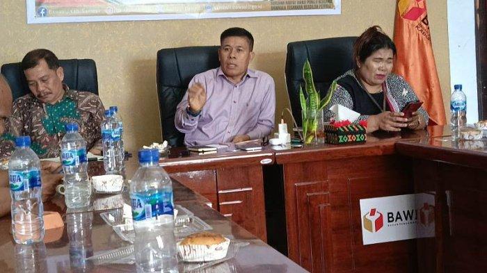 Bawaslu Samosir saat menggelar sosialisasi dalam rangka persiapan pengawasan pelaksanaan Pemungutan Suara Ulang (PSU), Kamis (27/6/2024).