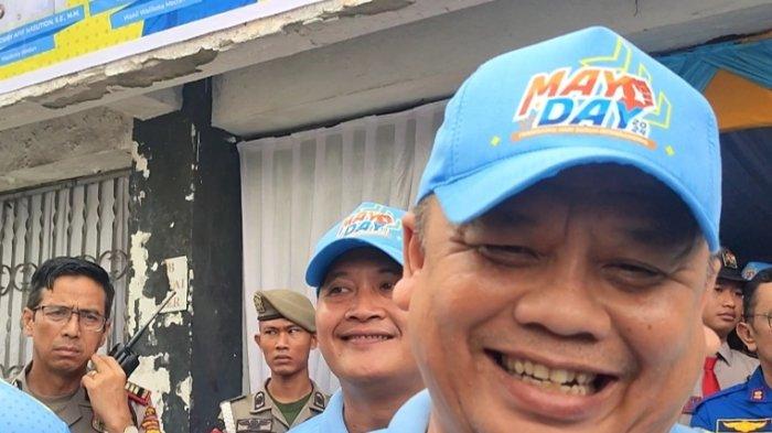 Benny Sinomba Siregar saat diwawancarai tentang dirinya yang ditunjuk sebagai Plh Sekda Medan di acara audiensi Hari Buruh Kota Medan, Rabu (1/5/2024). Diketahui, Benny mengambil formulir bacalon Wali Kota Medan dari PDIP