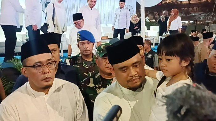 Bobby Nasution saat diwawancarai awak media usai kegiatan Malam Takbiran dan Pawai Kendaraan Hias menyambut 1 Syawal 1445 Hijriah di Lapangan Merdeka, Kota Medan, Selasa (9/4/2024) malam. Dirinya menyampaikan permintaan maaf atas kehadiranya di kantor DPP Golkar di Jakarta perihal arah dukungan Golkar terhadap dirinya untuk maju pada Pilgub Sumut mendatang.