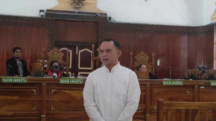 Bupati Labuhanbatu nonaktif Erik Adtrada Ritonga 