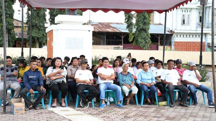 Vandiko mengatakan agar pelaku UMKM tetap berkarya, mengedepankan kecintaan terhadap Kabupaten Samosir.