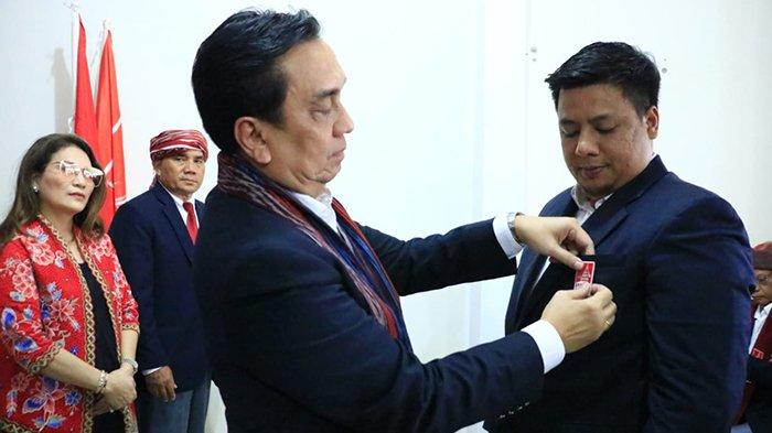 Bupati Samosir Vandiko T Gultom diberi kehormatan sebagai Dewan Pembina Punguan Simbolon Dohot Boruna se-Indonesia (PSBI) periode 2023-2028 oleh Ketua Umum DPP Pusat Effendi Simbolon