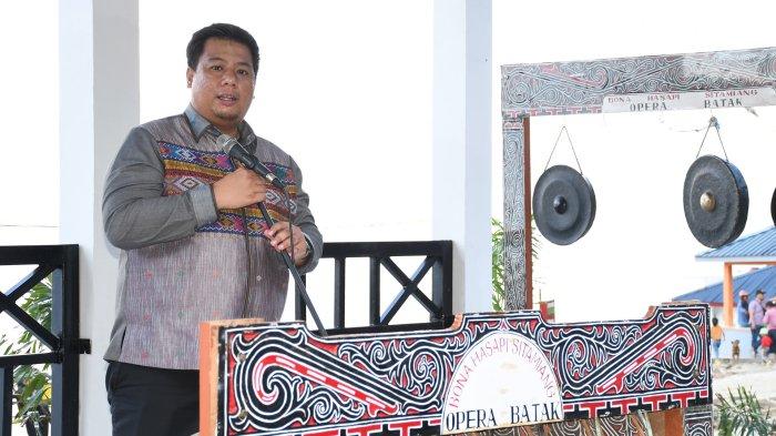 Bupati Samosir, Vandiko T. Gultom menyebutkan, Objek Wisata Lagundi dilengkapi dengan panggung kesenian yang secara khusus dirancang untuk pertunjukan Opera Batak.