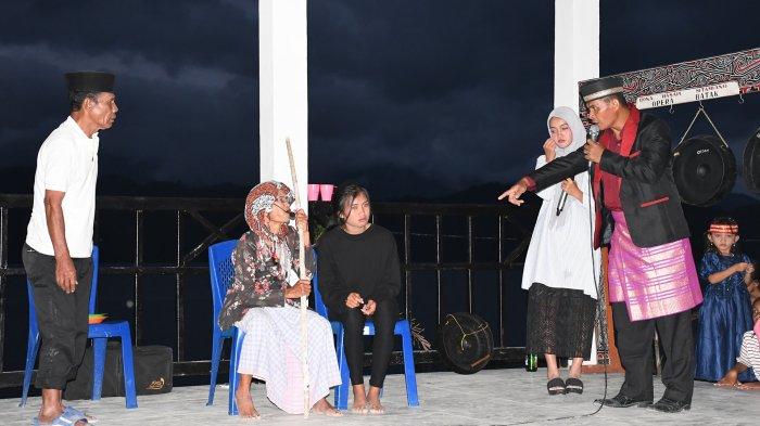 Acara Soft Launching menampilkan sebuah pentas seni Opera Batak 
