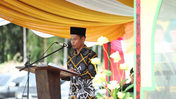 MTQ 2025: Camat Mike Baskara Ujung dalam Musabaqah Tilawatil Qur'an (MTQ) tingkat Kecamatan Sitellu Tali Urang Jehe, Kabupaten Pakpak Bharat, Provinsi Sumut, yang dipusatkan di Desa Malum, hari ini Selasa (15/4/2025). (Diskominfo Pakpak Bharat)