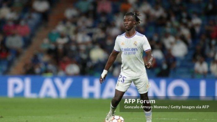 Eduardo Camavinga mengontrol bola saat laga Liga Champions Real Madrid vs FC Sheriff di Estadio Santiago Bernabeu, 28 September 2021. (Gonzalo Arroyo Moreno/Getty Images/AFP)