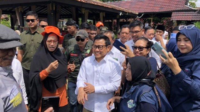 Cawapres nomor urut 1 Muhaimin Iskandar saat tiba di Purawisata, Yogyakarta, Senin (29/1/2024). (KOMPAS.com/ Tatang Guritno)