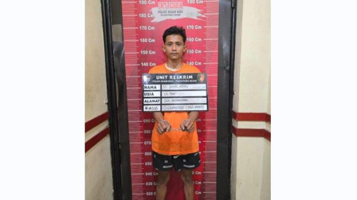 Tampang pelaku pencurian sepeda motor di parkiran belakang mal Carrefour, saat diamankan oleh polisi.