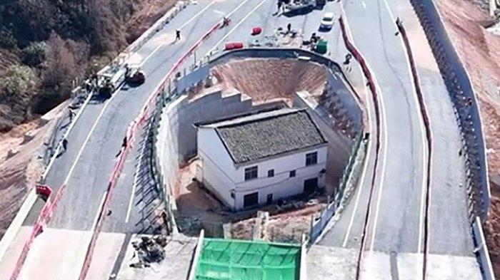 DULU Ogah Direlokasi, Kakek Ini Nyesal Tolak Ganti Rugi Rp3,6 M, Kini Rumahnya Dikelilingi Jalan Tol