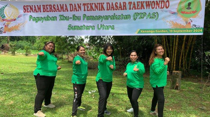 Dharma Wanita Persatuan (DWP) Rumah Tahanan Negara (Rutan) Kabanjahe turut berpartisipasi dalam pertemuan rutin Paguyuban Ibu-Ibu Pemasyarakatan (PIPAS) daerah Sumatera Utara, Jumat (13/09/2024) di Kenanga Garden Jl. Letjen Jamin Ginting KM 12.5 pukul 08.30 WIB.
