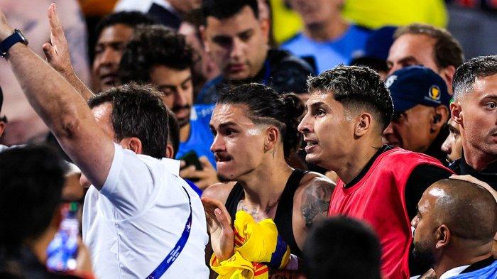 Darwin Nunez terlibat adu jotos denga fans Kolombia di tribun penonton usai timnya kalah di babak semifinal Copa America 2024, Kamis (11/7/2024).