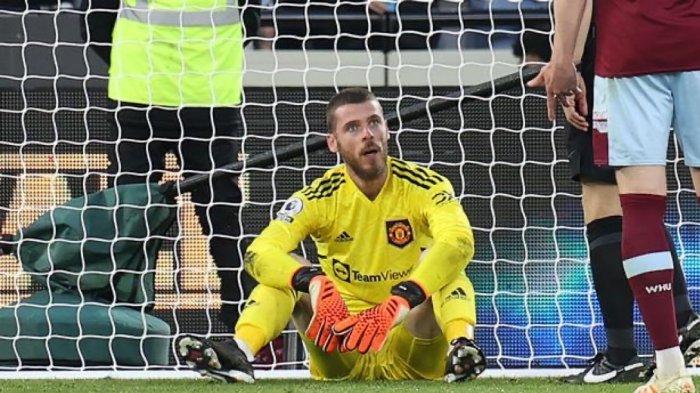 Reaksi Kiper Manchester United, David De Gea gagal menahan bola berakibat kebobolan saat lawan West Ham