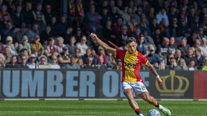 Bek Go Ahead Eagles, Dean James. Sang pemain absen beberapa pekan lantaran alami cedera.