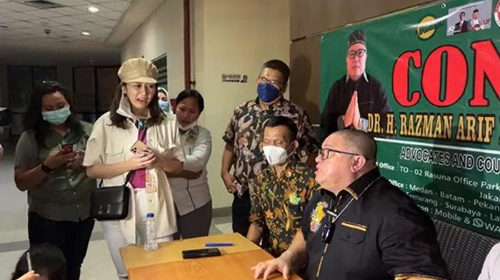 Denise Chariesta Maki-Maki Razman Nasution Langsung Di Depan Orangnya : Eh Botak Bang Botak!