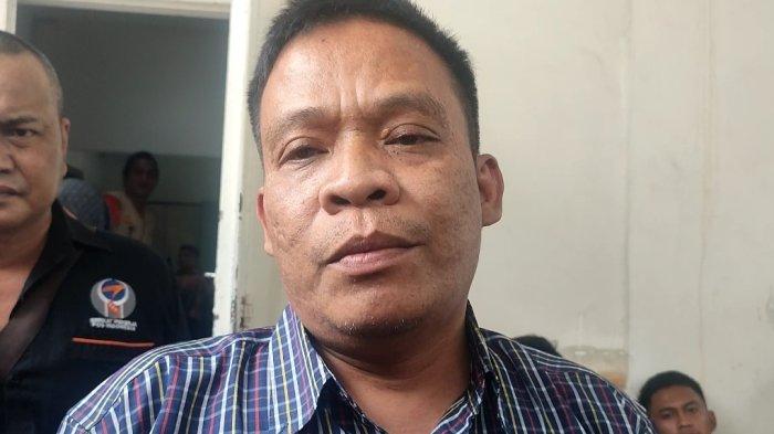 Deputi Eksekutif Jendral Manager Kantor Pos Indonesia Cabang Utama Kota Medan Erwin Sinaga saat diwawancarai, Kamis (5/9/2024). Erwin mengatakan, belum bisa memastikan kapan server pembelian E-meterai bisa berjalan normal.