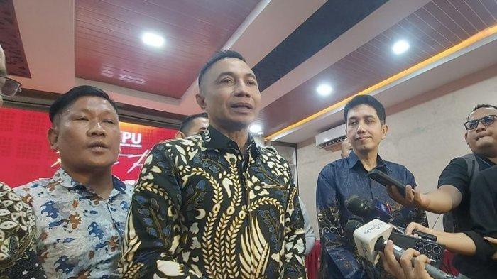Komisi Pemilihan Umum (KPU) Provinsi Jakarta menyatakan pasangan bakal calon gubernur dan wakil gubernur DKI Jakarta jalur perseorangan Dharma Pongrekun dan Kun Wardana lolos tahap verifikasi administrasi, Rabu (10/7/2024).(KOMPAS.com/FIRDA JANATI)