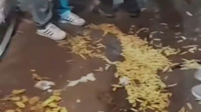 Diduga pedagang di usir dan dagangannya di buang pada kegiatan MTQ ke-57 Medan, Kamis (16/5/2024). Video ini viral di sosial media.