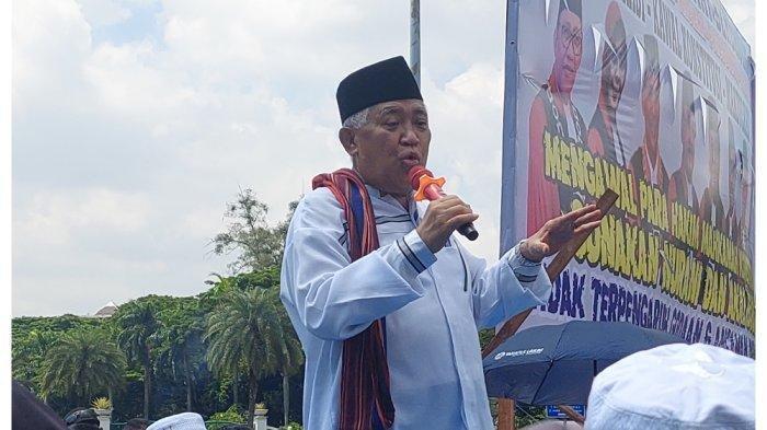 Din Syamsuddin saat menyampaikan orasi dalam aksi unjuk rasa sidang putusan MK soal sengketa Pilpres 2024 di Bundaran Patung Kuda, Gambir, Jakarta Pusat, Senin (22/4/2024). (Tribunnews.com/Fahmi Ramadhan)