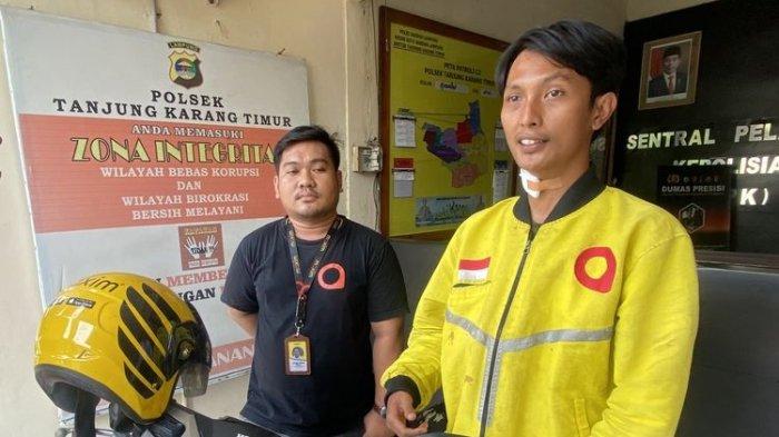Rizki Hidayat (24) driver ojol yang mengalami pembegalan di Bandar Lampung, Senin (7/10/2024).(KOMPAS.COM/TRI PURNA JAYA)
