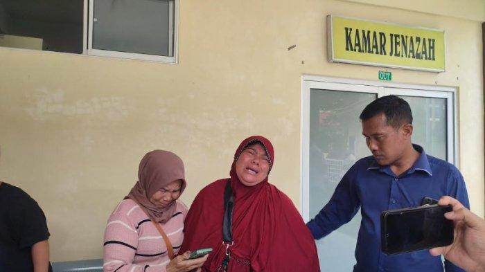 Dua hari setelah di tangkap polisi, Budianto Sitepu (42) meninggal dunia. Dumaria Simangunsong istri korban mengatakan, terakhir kali dia tahu bila suaminya berada di sel tahanan Polrestabes Medan sebelum dia melihat jenazah suaminya di rumah sakit Bhayangkara Medan pada, Kamis (26/12/2024).