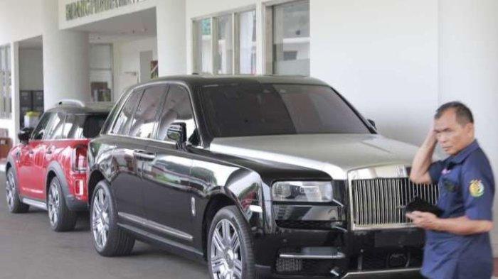 Kejaksaan Agung kembali sita dua mobil Harvey Moeis, yakni mobil Lexus dan Toyota Vellfire. (Kontan.co.id)