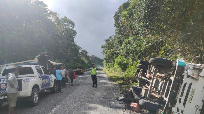 Dump truk yang terlibat kecelakaan di Hutan Lae Pondom,